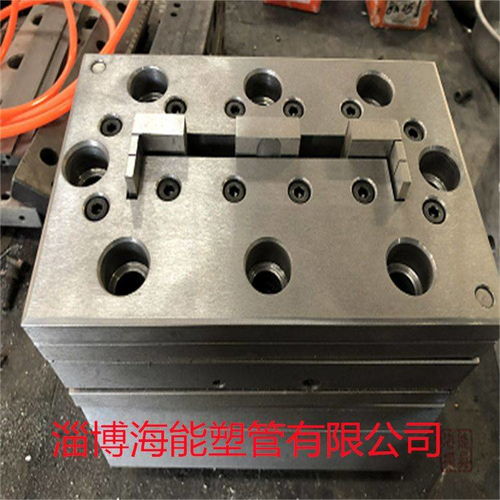 擠出機的機頭及模具