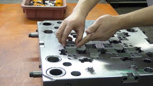 模具廠內(nèi)部生產(chǎn)流程解析