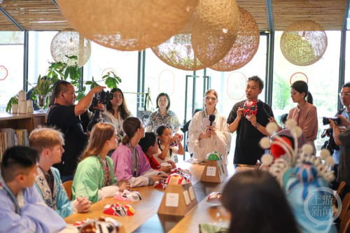 變臉絕活驚艷國(guó)際學(xué)子 中外青少年北倉(cāng)邂逅川劇魅力