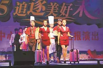 重慶禮儀之光 秀山職教中心辦學(xué)成果獲重慶日報(bào)專版報(bào)道